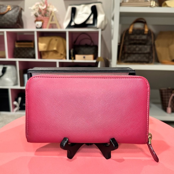 Prada Saffiano Zippy Wallet - Picture 3 of 15